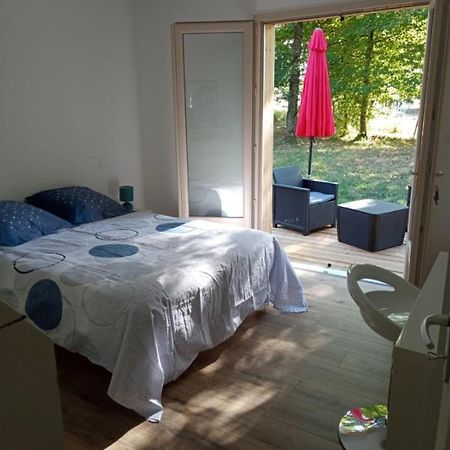 Chambre au calme entourée par la nature. Saint-Leon-sur-Vezere Exterior foto