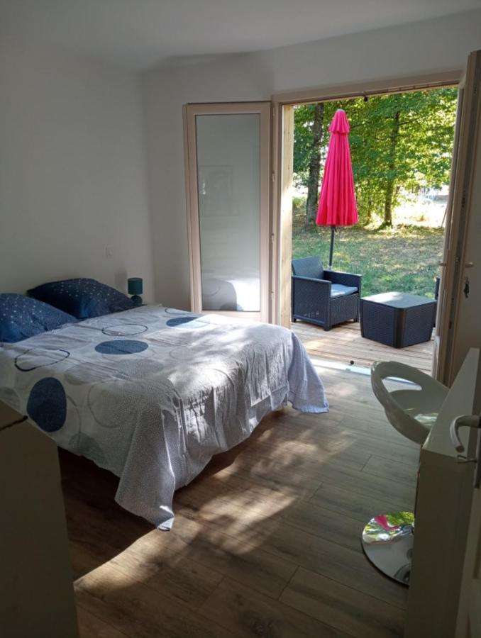 Chambre au calme entourée par la nature. Saint-Leon-sur-Vezere Exterior foto